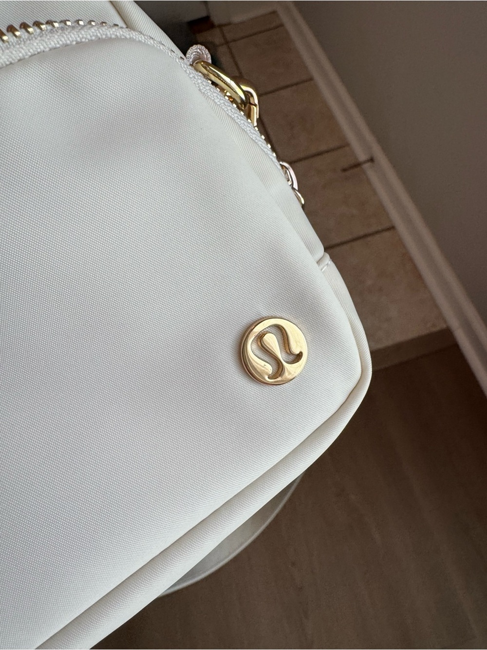lululemon athletica Cream Compact Crossbody Bag NWOT - Picture 9 of 16